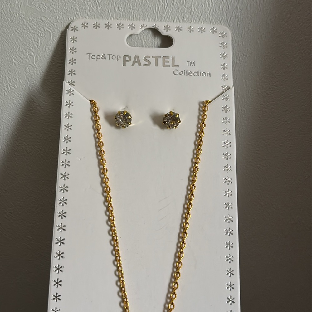 Gold Star Necklace and Earrings Set - Picture 3 of 4